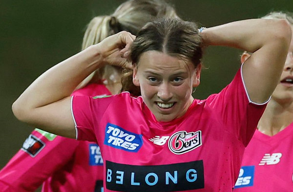 Sydney Sixers' Rising Star Caoimhe Bray Ruled Out of WBBL Finals with Back Stress Fracture