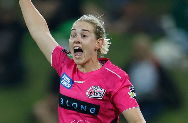 All-Rounder Maitlan Brown Re-Commits to Sydney Sixers for Another Two Seasons