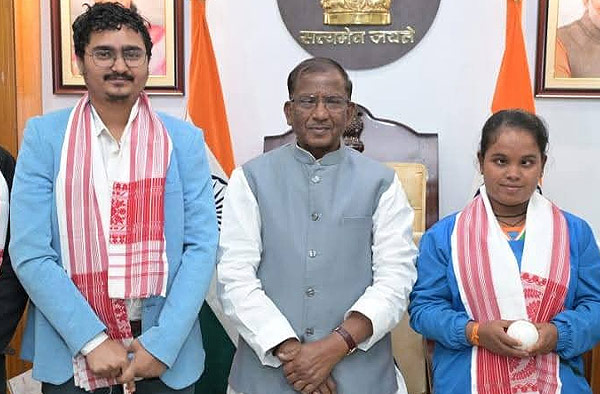 Assam Governor Honours Simu Das with ₹1 Lakh Cash Reward to honor World Cup victory