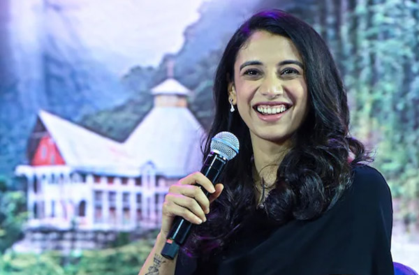 Smriti Mandhana Makes First Public Appearance After Calling Off Wedding, Speaks on Love for Cricket
