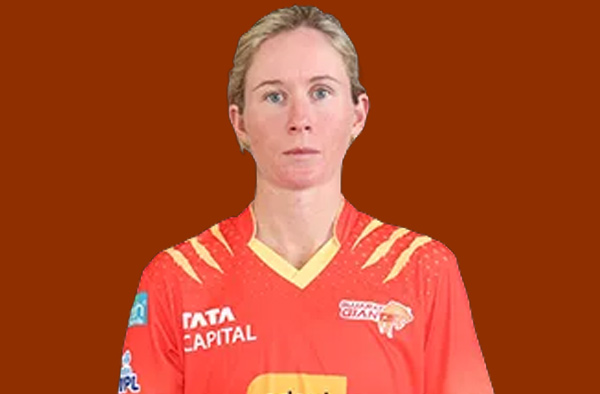 Beth Mooney for Gujarat Giants