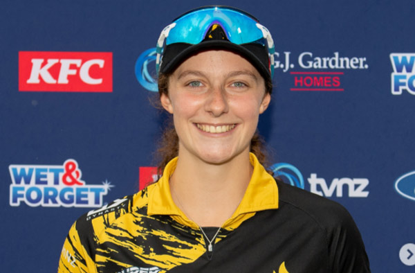 Hannah Francis Delivers as Wellington Blaze Defend 131 Against Canterbury Magicians