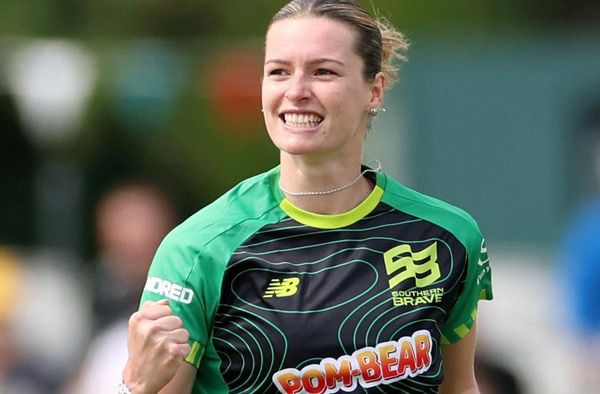 Lauren Bell for Southern Brave in The Hundred