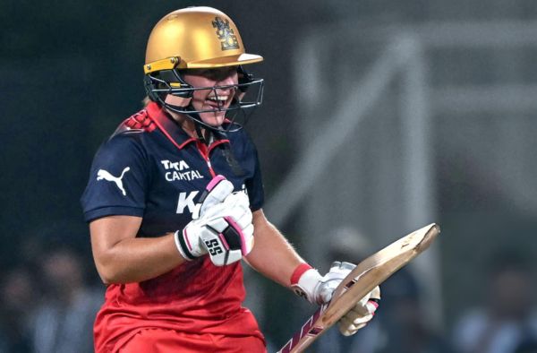 Nadine De Klerk's All-Round Show Guides RCB Women to Thrilling Win Over Mumbai Indians