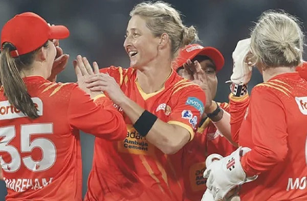 Sophie Devine Calls for Review of Boundary Sizes and Fielding Rules in Women's Cricket