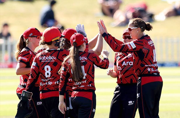 Kate Anderson's 93, Melissa Banks' 3-Fer Power Canterbury Magicians to Big Win Over Otago Sparks