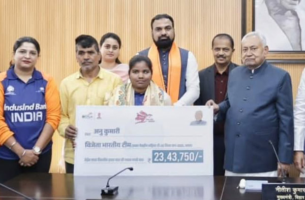 Bihar CM Nitish Kumar Felicitates World Cup-Winning Blind Cricketer Anu Kumari
