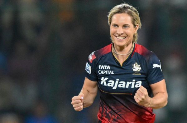 Sophie Molineux for Royal Challengers Bangaluru in WPL 2024 Final