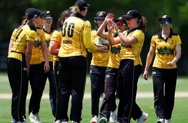 Jess Kerr, Hannah Francis Shine as Wellington Blaze Stun Otago Sparks in Dramatic Two-Run Win