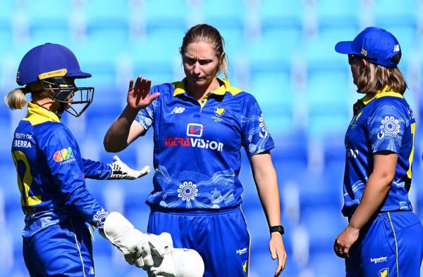 Zoe Cooke Stars as ACT Meteors Clinch Nail-Biting 10-Run Win Over Tasmania Tigers