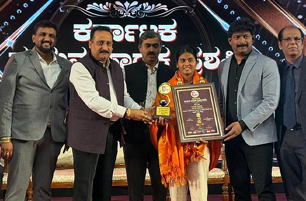 India Women's Blind Cricket Stars Honoured With Karnataka Sumana Sadhaka Award. PC :X