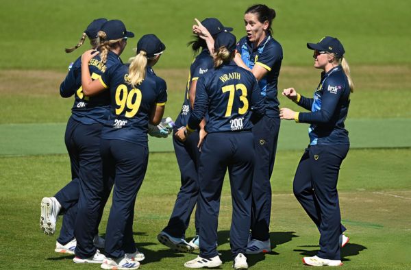 Em Arlott, Georgia Davis Star as Warwickshire Women Beat Essex by 5 Wickets After Bowling Them Out for 157