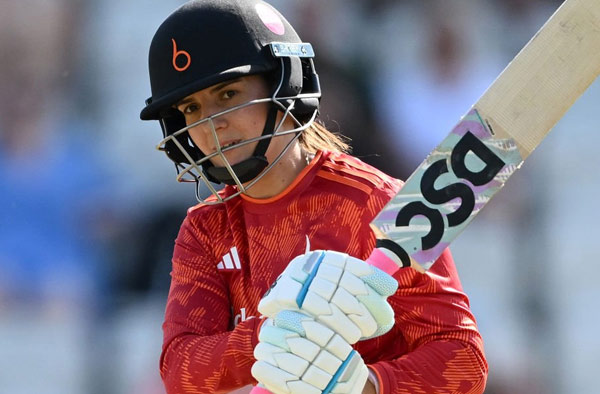 Charli Knott's Debut 57 Off 29 Fires The Blaze Women Past Yorkshire in Dramatic Chase
