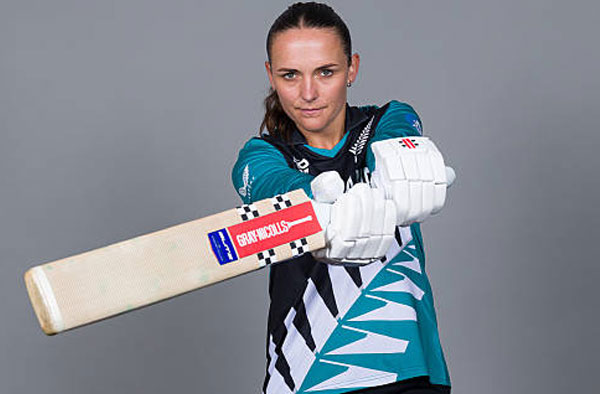 Amelia Kerr Surpasses 2000 T20I Runs in New Zealand's Crucial Win Over Ireland