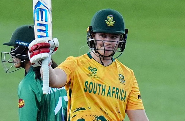 South Africa Edge Pakistan by 2 Wickets as Annerie Dercksen Hits Fifty