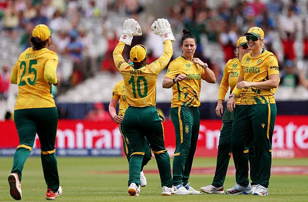 Marizanne Kapp Leads as South Africa Women Beat Bangladesh by 4 Wickets to Keep Semi-Final Hopes Alive