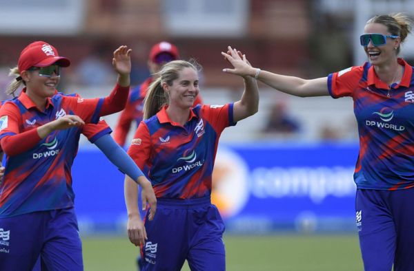 Sophie Molineux Leads as Southern Brave Women Maintain Unbeaten Run with 5-Wicket Win Over London Spirit