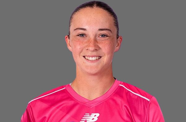 Alice Capsey Joins Sydney Sixers for WBBL 12 on One-Year Deal
