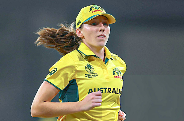 Darcie Brown Faces Up to 10 Weeks Out with Back Injury Ahead of WBBL 12