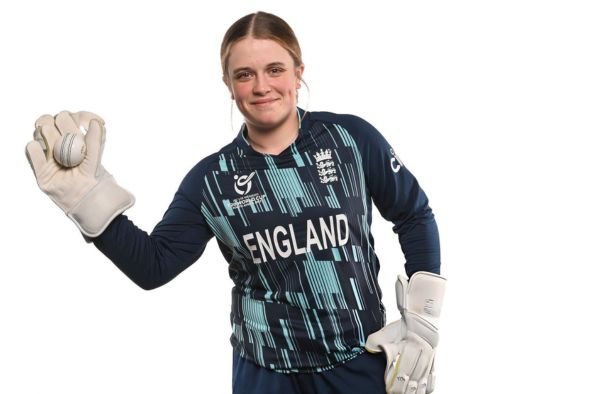 Glamorgan Sign England Keeper-Batter Seren Smale on Three-Year Contract Until 2029