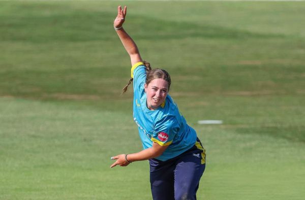 Phoebe Brett's 4-Fer Sets Up Warwickshire Women's Seven-Wicket Victory Over Essex