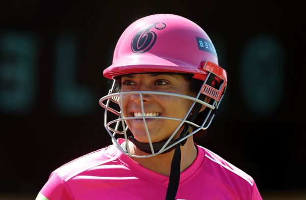 Sophia Dunkley Returns to Sydney Sixers for WBBL 12 After Stellar Debut Season