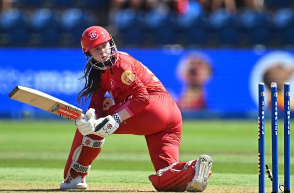 Sarah Bryce and Emma Jones Guide The Blaze Women to Comfortable Win Over Somerset