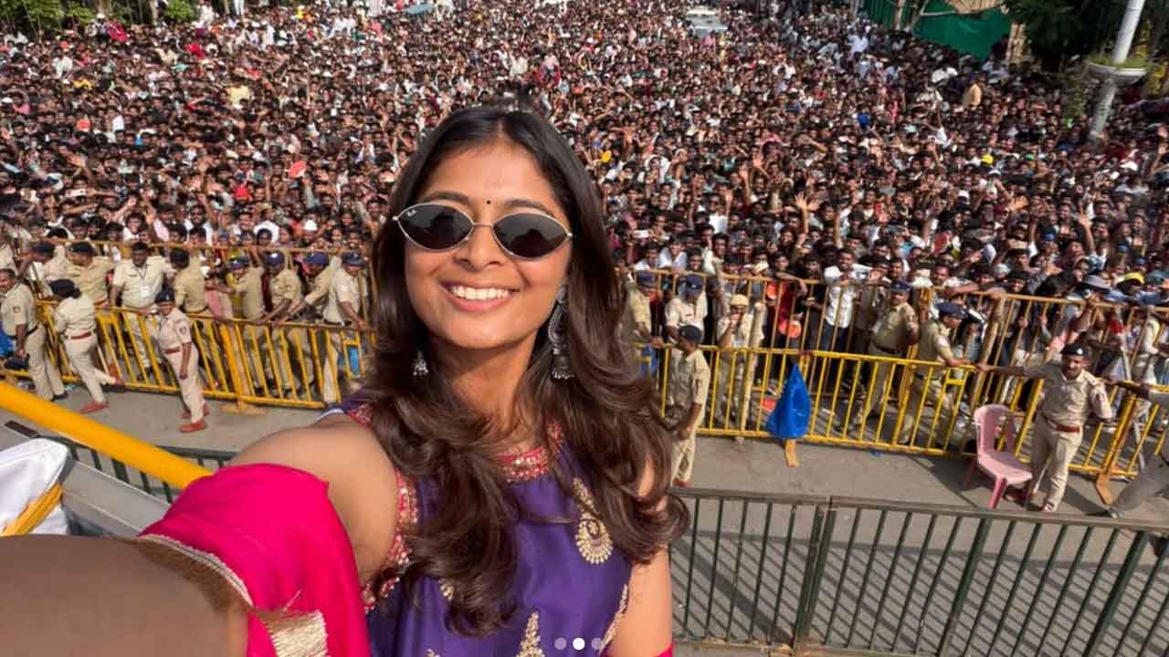 Shreyanka Patil Receives Grand Welcome as RCB Chants Echo at Mysuru Dasara. PC: IG