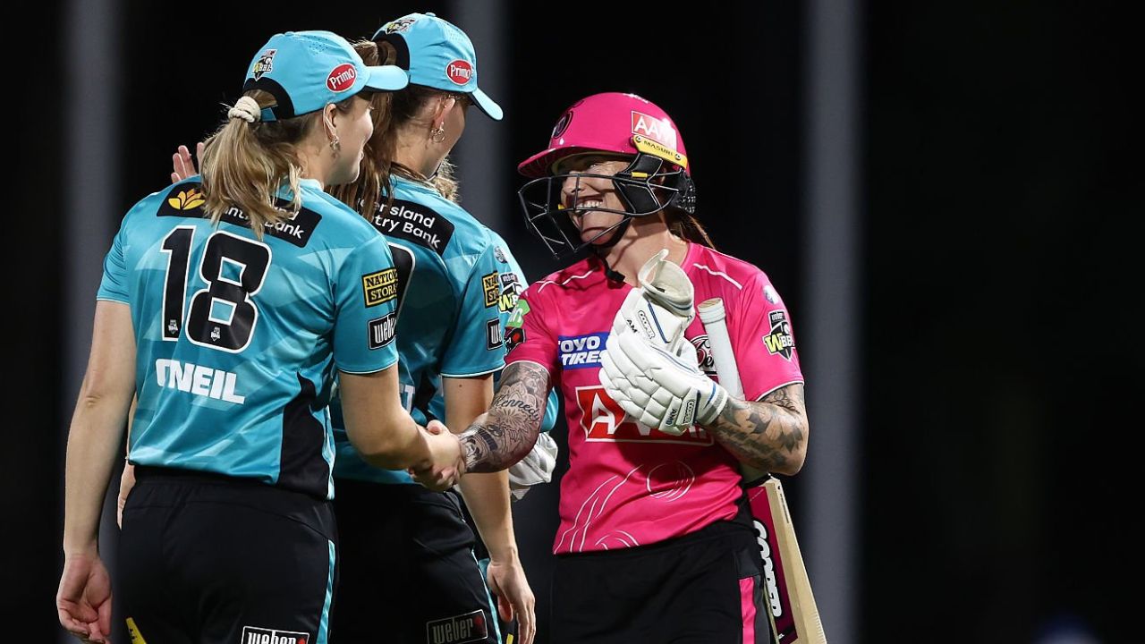 Alice Capsey and Sarah Coyte Seal Dramatic Final-Ball Win for Sydney Sixers