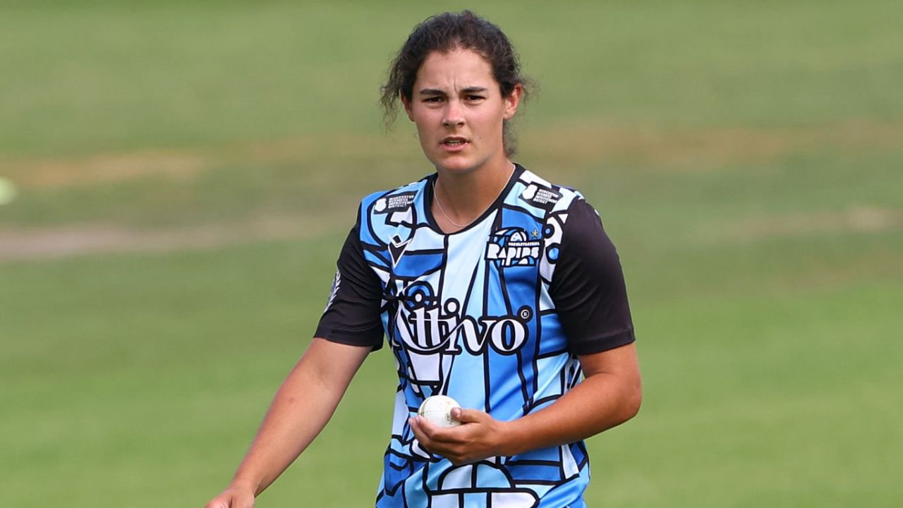 Essex Women Hand Bryony Gillgrass Rookie Contract Until 2028 After Impressive Debut Season