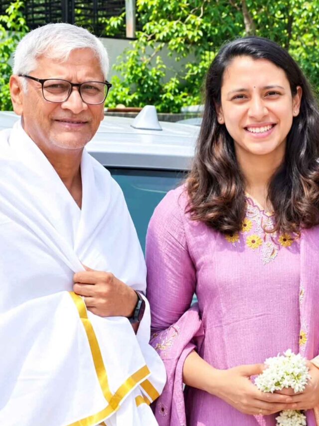 See Pictures: Smriti Mandhana Seeks Blessings at Temple