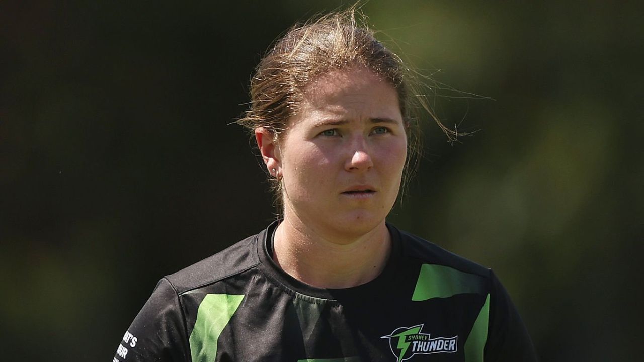 Hannah Darlington Stars on Return as Sydney Thunder Begin WBBL 12 with a Win