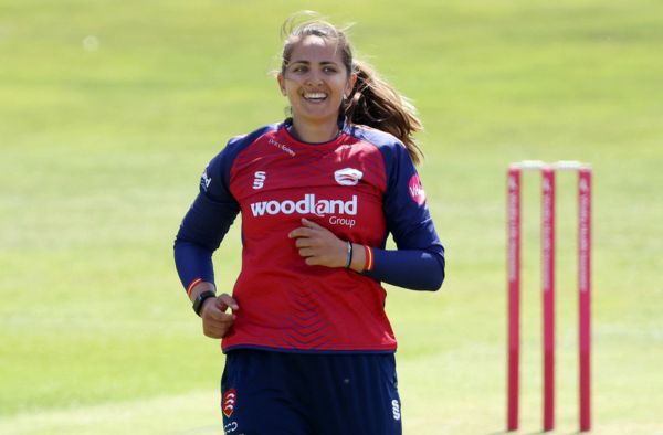 Sophie Munro Signs Two-Year Contract Extension with Essex Women Until 2028